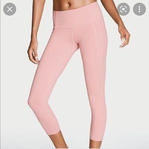 VS Total Knockout Leggings with pockets